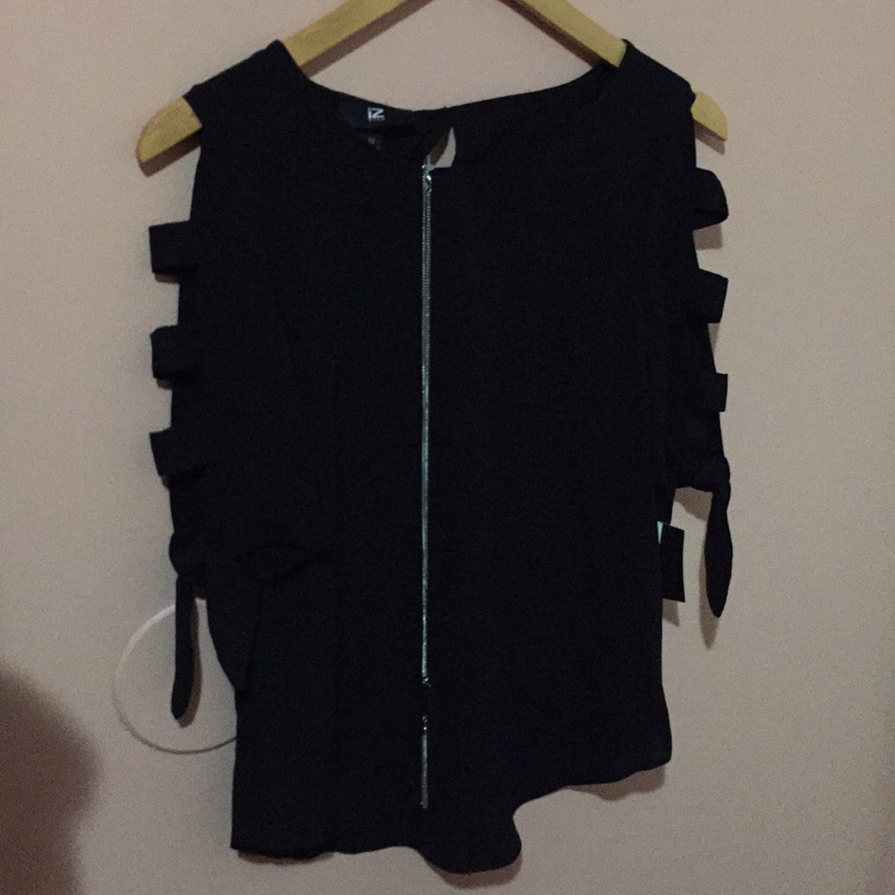 Black blouse with openings on along the sleeves